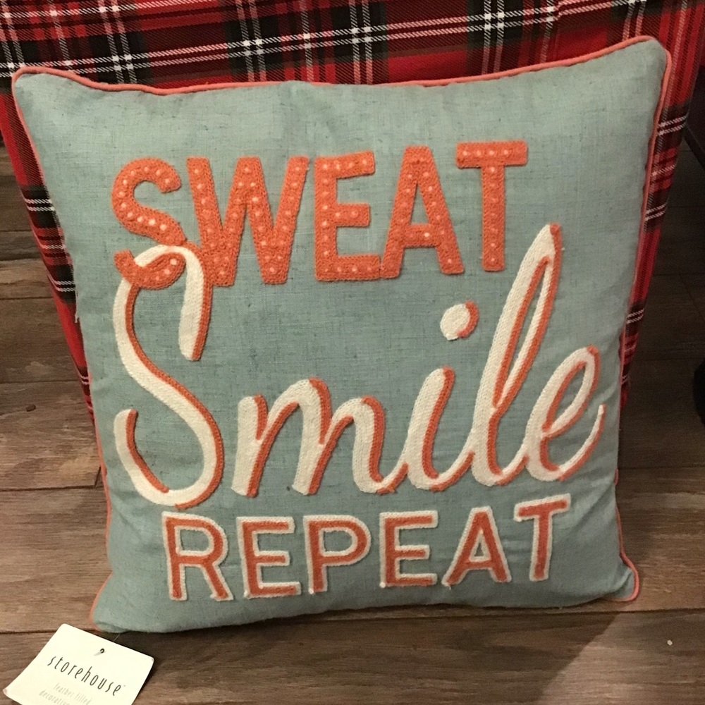 Storehouse 🆕 with tags cute feather filled pillow